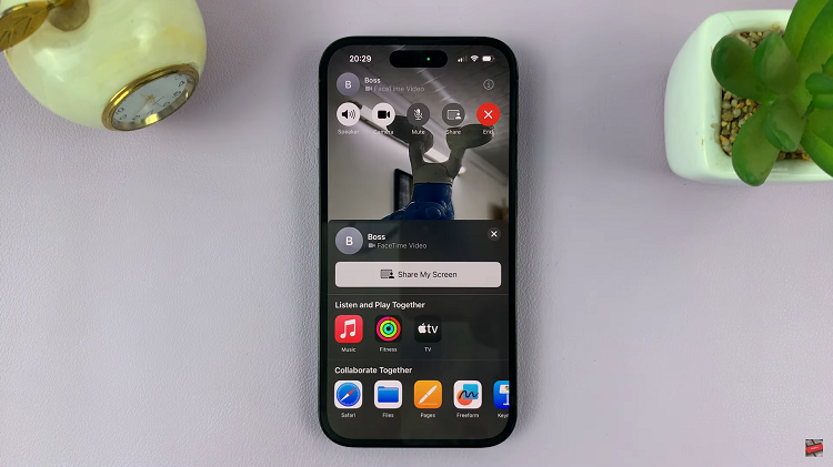 How To Share Your Screen In a FaceTime Call On iPhone
