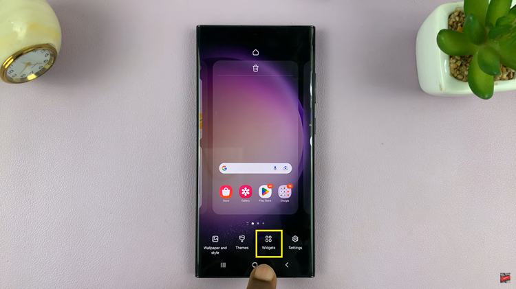 Add Clock Widget To Home Screen On Samsung Phone