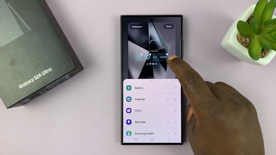 How To Remove (Delete) Lock Screen Widgets On Samsung Galaxy S24's