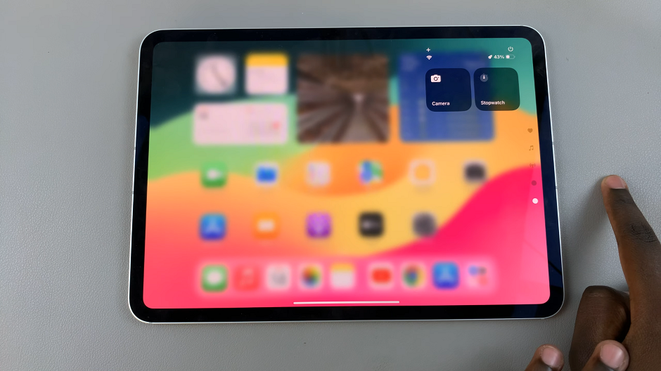 Add Controls To a New Control Center Page In iOS 18 (iPad)