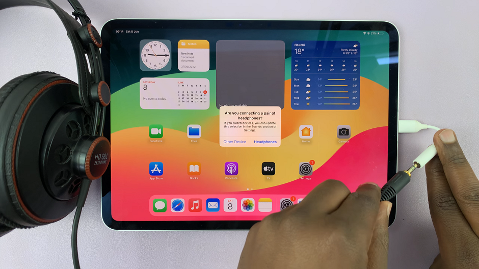 How To Connect 3.5mm Wired Headphones To M4 iPad Pro