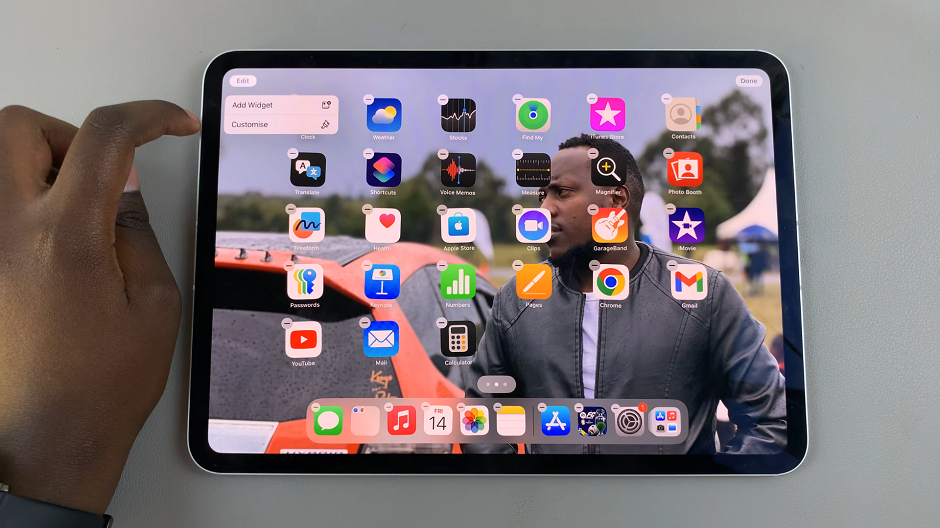 How To Switch To Large/Small App Icons In iOS 18 (iPad)