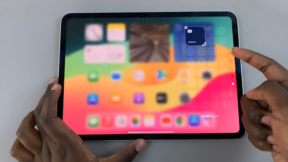How To Add Controls To a New Control Center Page In iOS 18 (iPad)