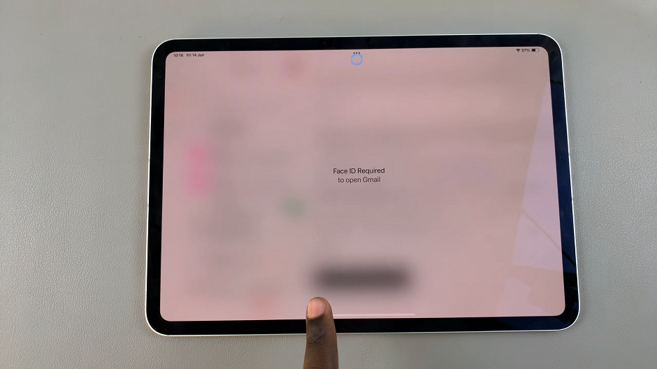 How To Lock Apps With Face ID In iOS 18 (iPad)