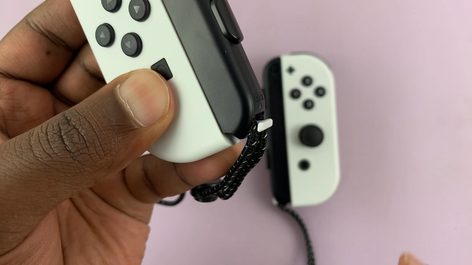 Detach JoyCons From Wrist Straps From Nintendo Switch