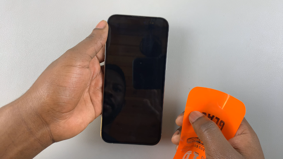 How To Remove Screen Protector From iPhone