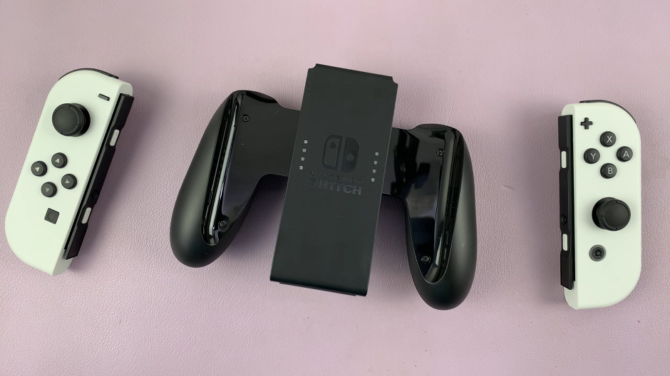 How To Attach/Detach JoyCons On Nintendo Switch Controller Grip