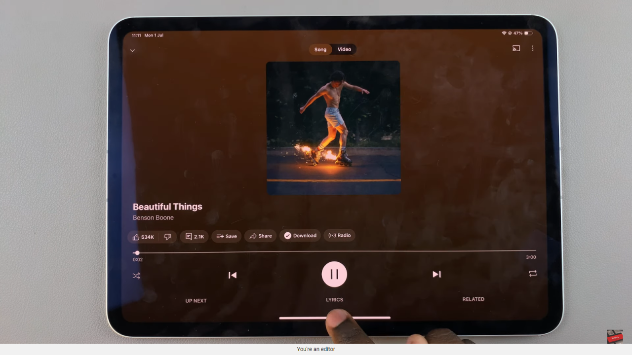 See Full Screen Album Art On Lock Screen Of iPad