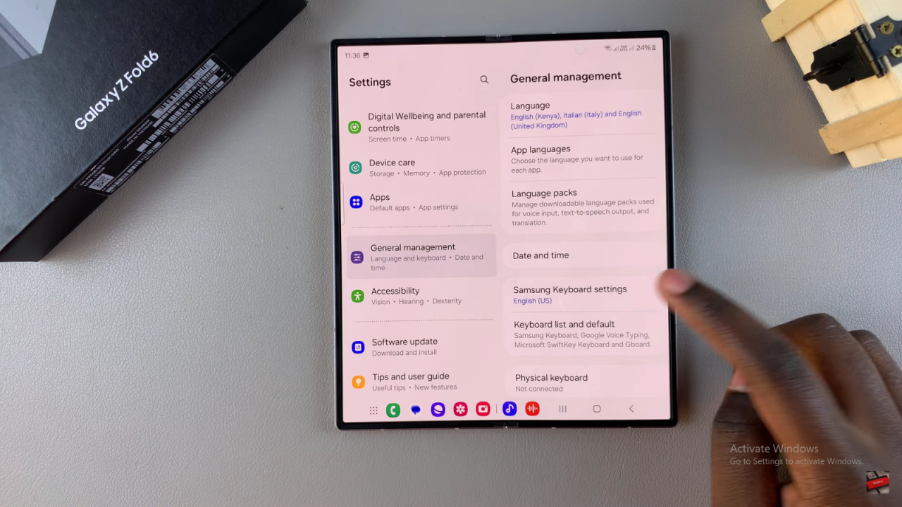 Enable/ Disable Auto Spell Check On Keyboard Of Samsung Galaxy Z Fold 6